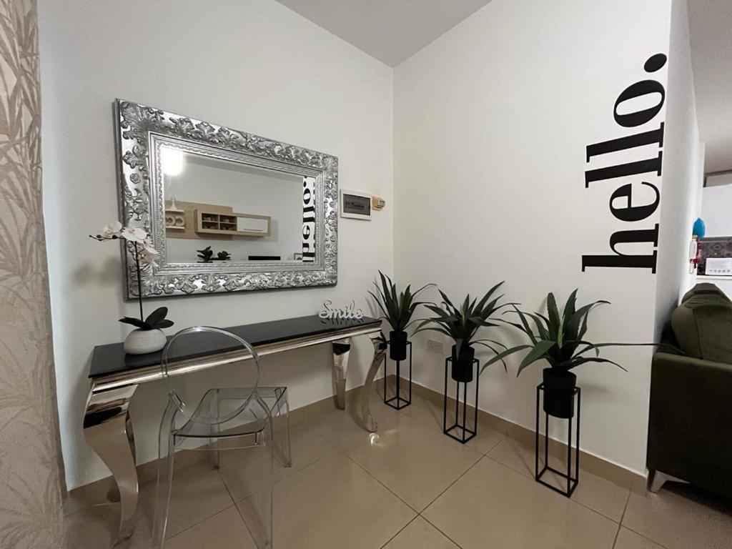 Crimson Court Apartment Is-Swieqi Екстериор снимка