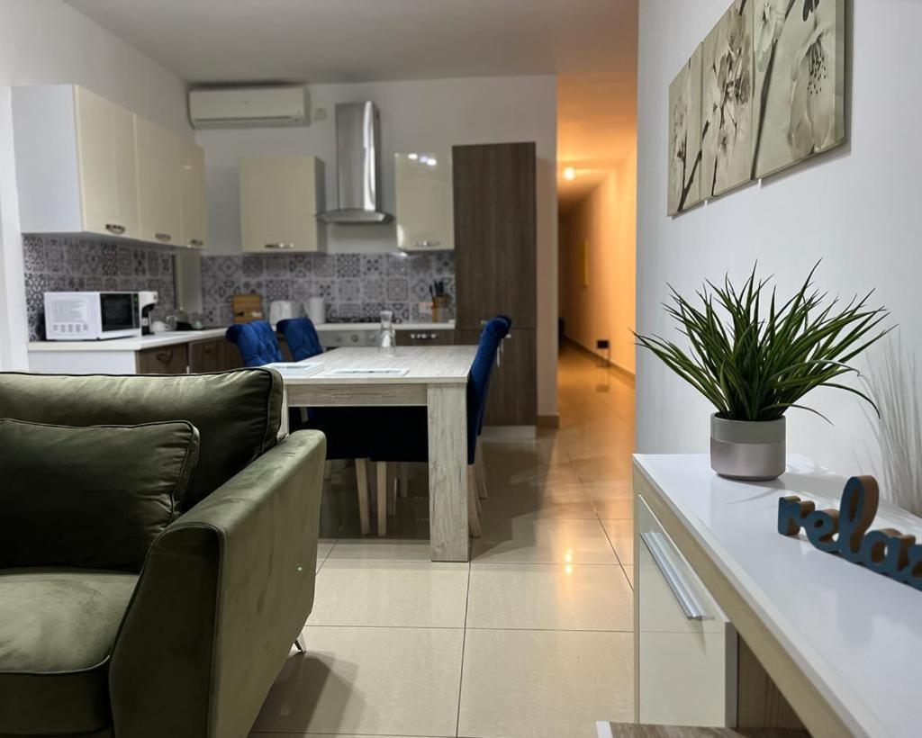 Crimson Court Apartment Is-Swieqi Екстериор снимка