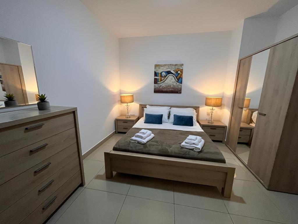 Crimson Court Apartment Is-Swieqi Екстериор снимка