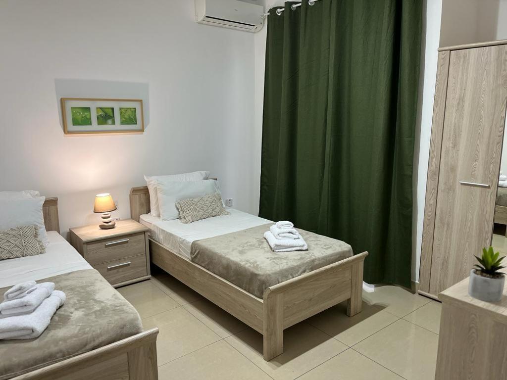 Crimson Court Apartment Is-Swieqi Екстериор снимка